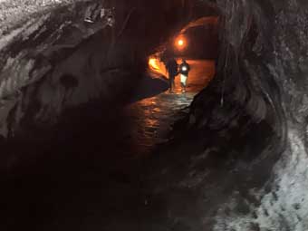 Semi-darkness inside Thurston Lava Tube