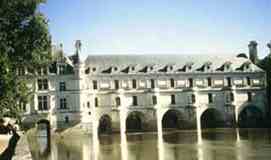 Chenoncea spanning the River Cher