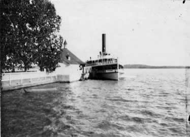 Steamboat at Mount Vernon dock