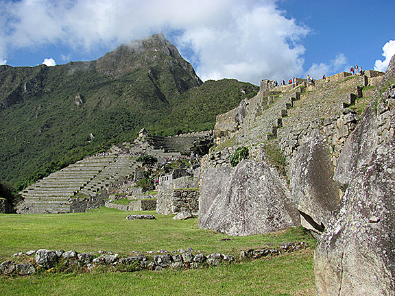 Machu Picchu MontaHiking Machu Picchu Montaña from the ruins