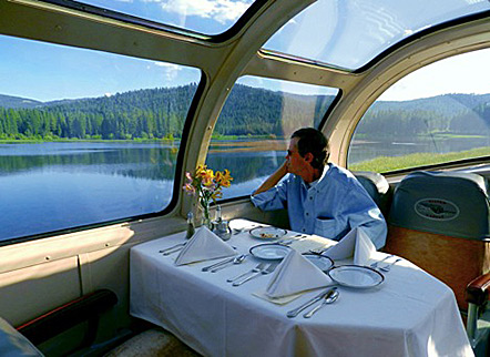 Dome dining car on the Silver Lariat