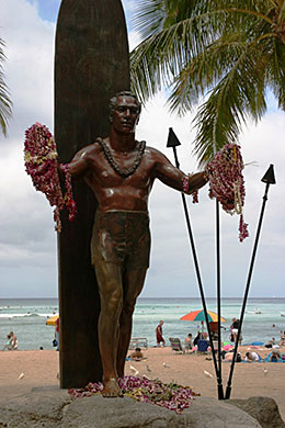 Duke Kahanamoku statue on Kuhio Beach