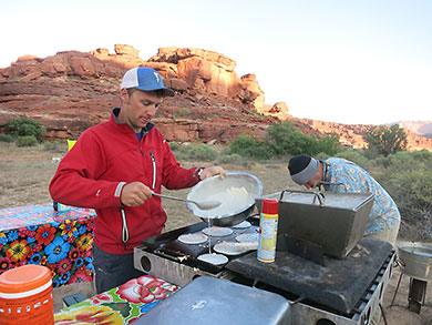 Camp breakfast in the Cataract Canyon 