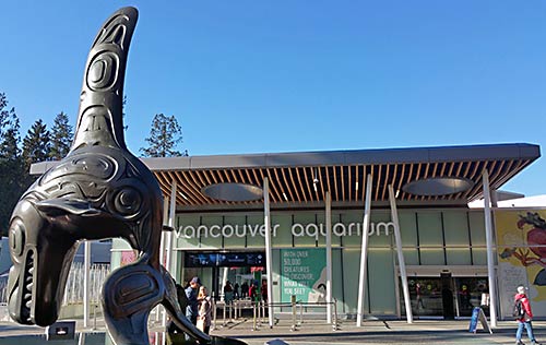 Vancouver Acquarium with Orca statue