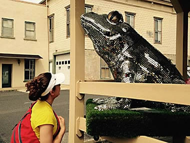 Calaveras jumping frog statue