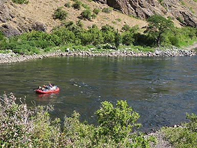 Hells Canyon supply raft