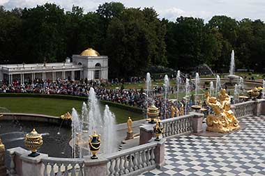 Peterhof's golden fountains