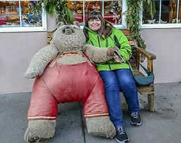 Big stuffed bear on bench in Leavenworth