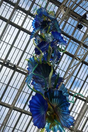 Kew Gardens Dale Chihuly glass sculpture