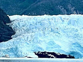 Patagonia, Spegazzini Glacier with ship