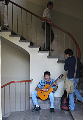 Guadalajara School of music guitar student