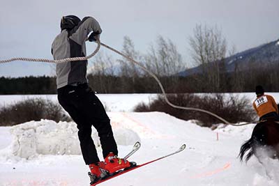 Skijor skier jumping