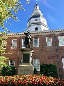 General deKalb’s statue stands before the Maryland State Capitol Building.