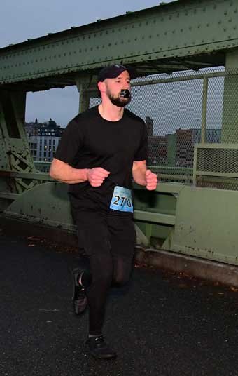 Anthony Lorubbio runs the Seattle Marathon