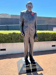 Canberra, Sir Edward “Weary” Dunlop Statue