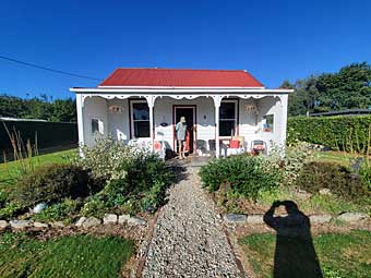New Zealand South Island Woodchopper Inn Cottage