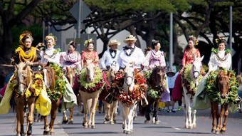 Riders in the 2016 100th Anniversary King Kamehameha Parade (Daniel Rameriz/WikiCommons)