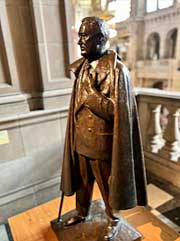 Bronze sculpture of Franklin Roosevelt by William Read Dick