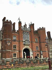 Cardinal Wolsey gave Henry VIII his palace at Hampton Court.