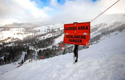 Closed sign at ski area